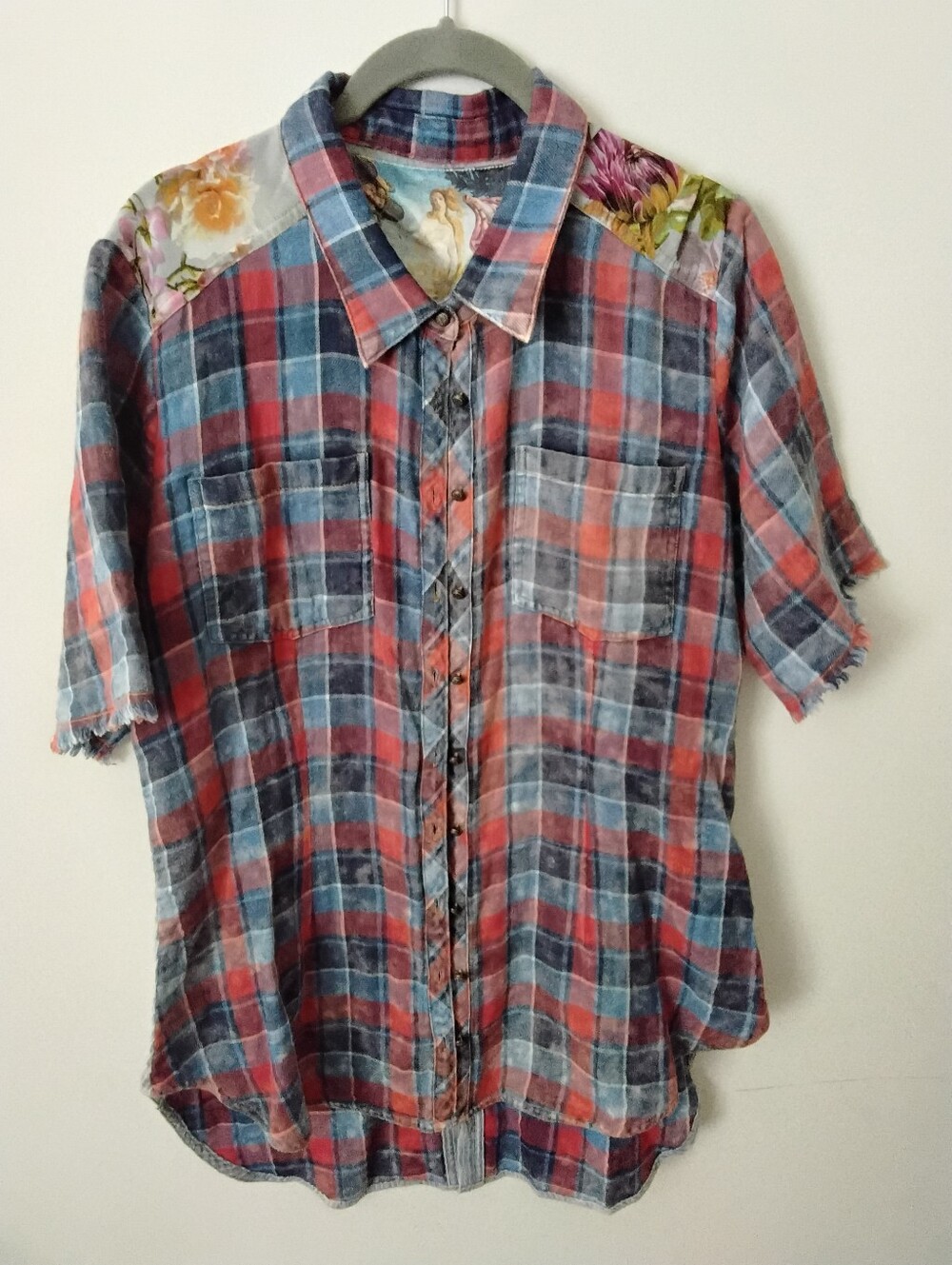 Aratta Womens Short-Sleeve Button-Down Plaid Shirt in Red and Blue Large